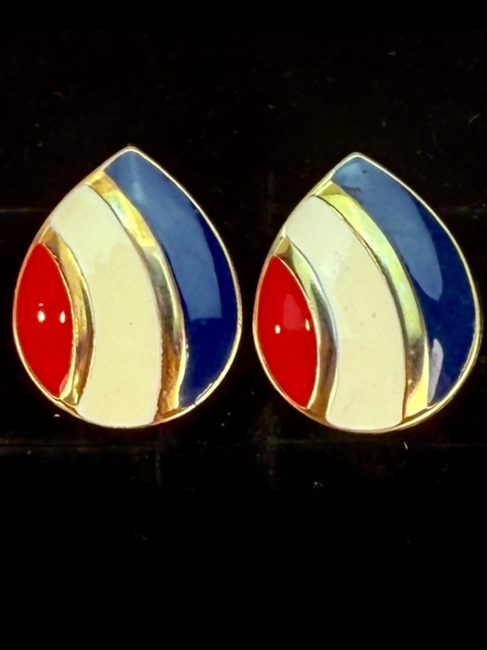 Beautiful, vintage lightweight goldtone red blue cream pierced earrings